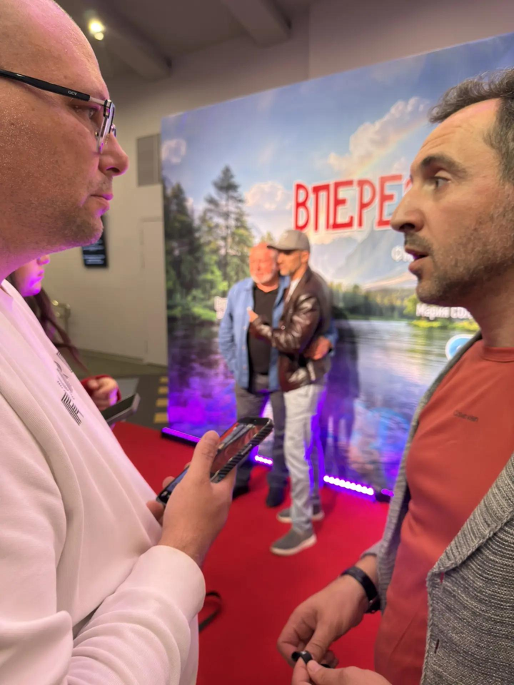 Предпремьерный показ фильма «Вперёд в прошлое» в Москве — фотография со встречи